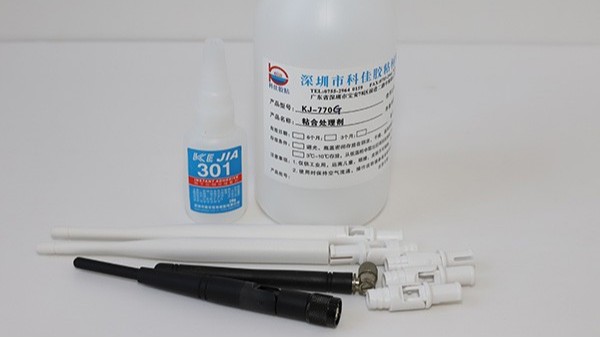 塑料粘铁用什么胶水粘可以快速固化？
