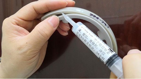 pvc粘ABS胶水，这样粘接的材质更加牢固
